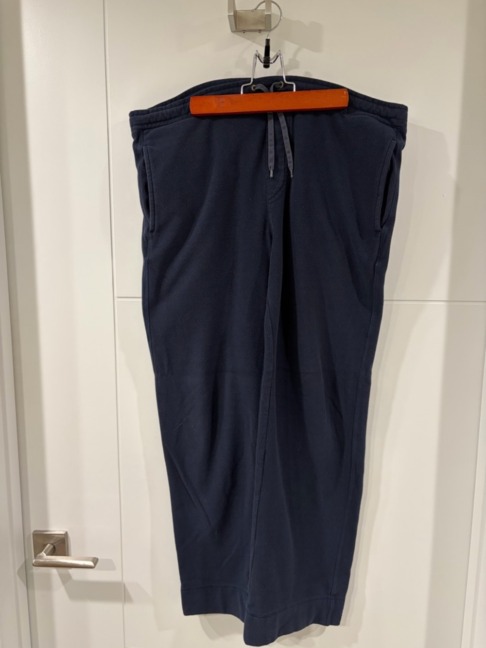 Gap Men's Navy Drawstring Fleece Joggers, Medium, gently used.